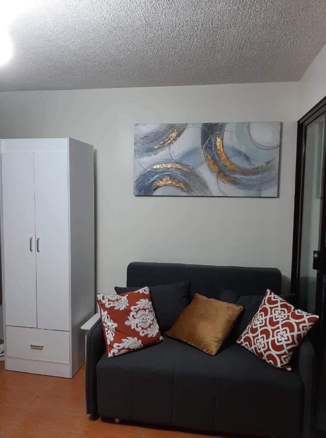 Lovely 2 Bedroom Condo With Free Secured Parking Manila Kültér fotó