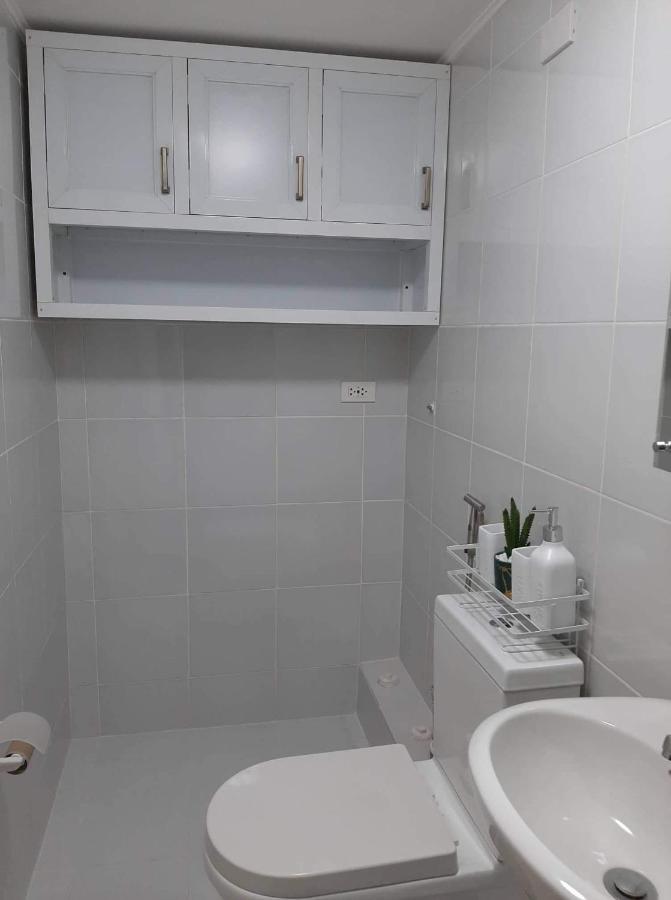 Lovely 2 Bedroom Condo With Free Secured Parking Manila Kültér fotó