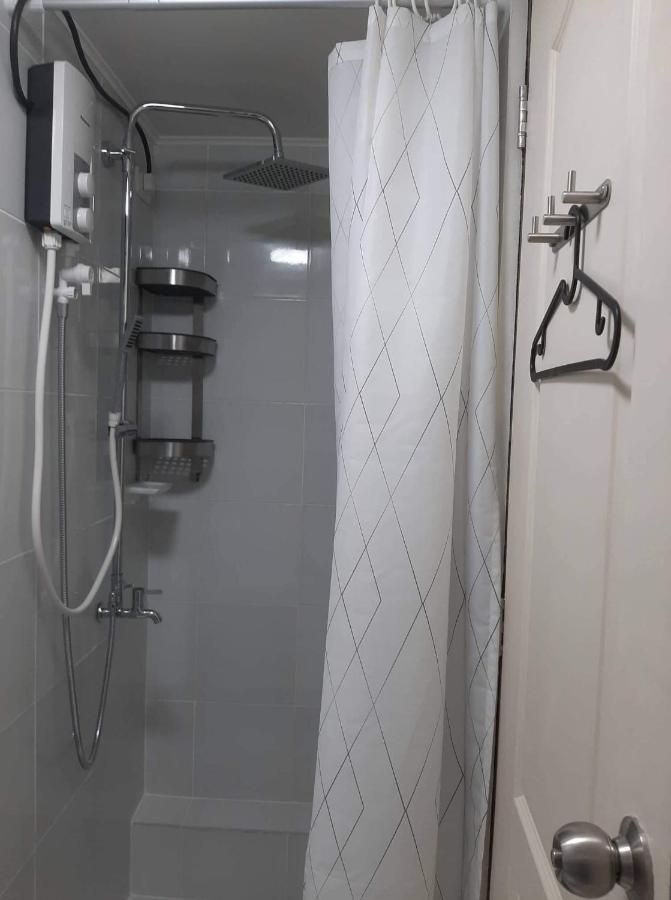 Lovely 2 Bedroom Condo With Free Secured Parking Manila Kültér fotó